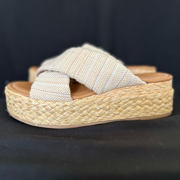 Women's Desi Wedge Sandals - Universal Thread Light Beige 7 - Picture 5 of 8